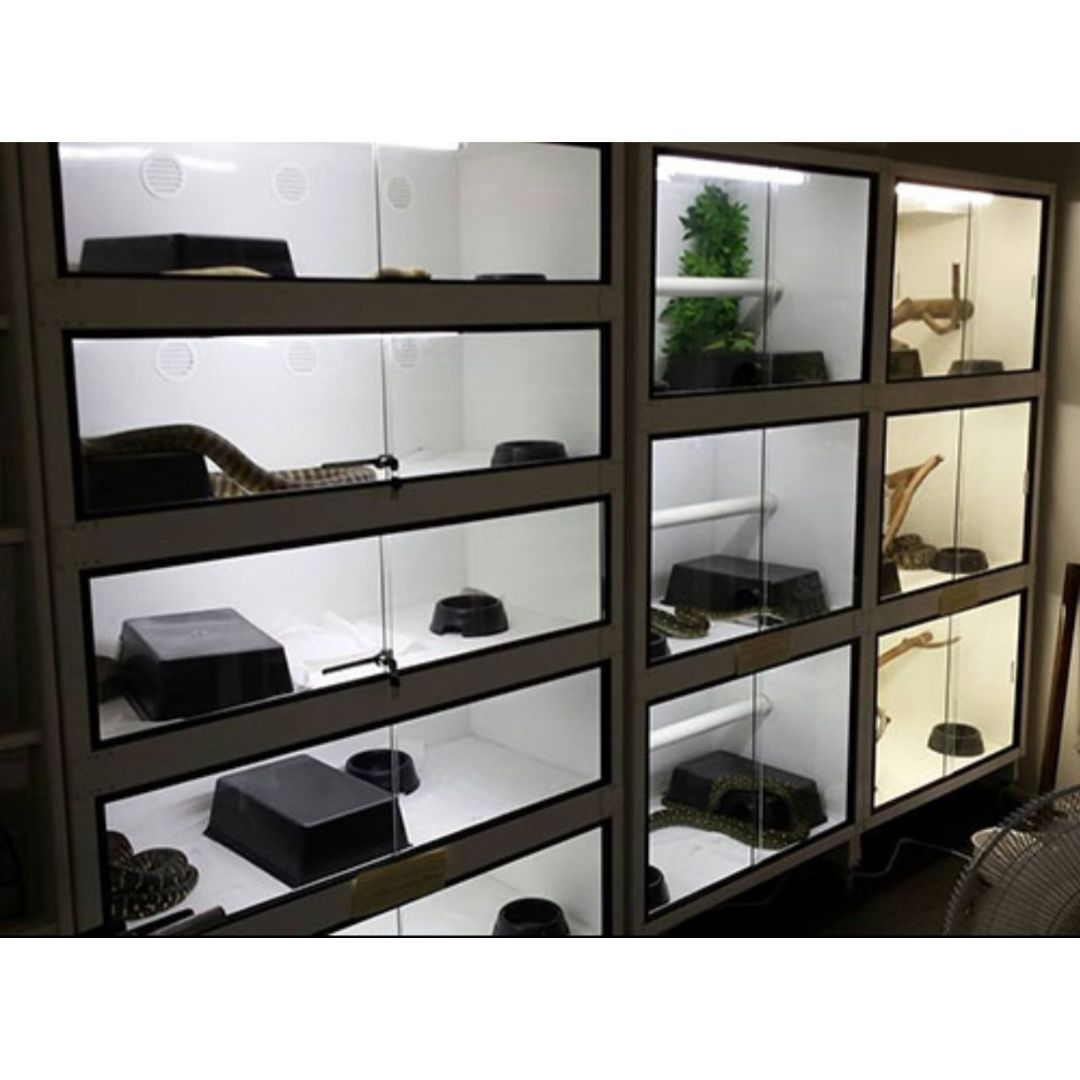 Breeder Hide - Medium