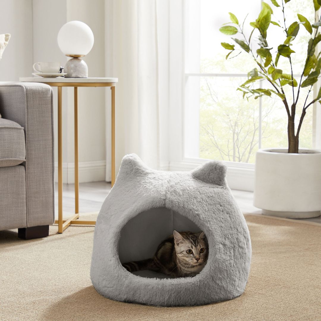 Best Friends by Sheri Meow Hut Fur Bed