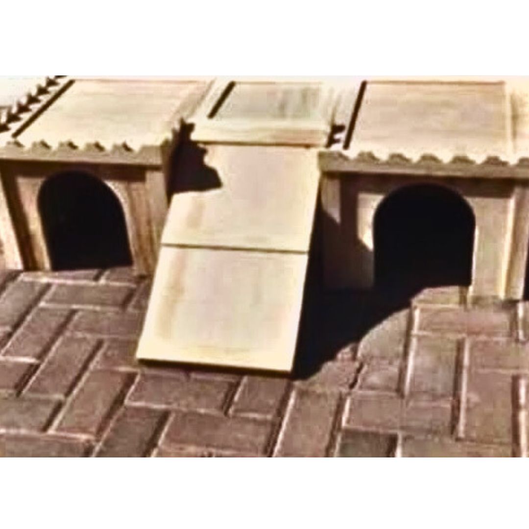 Single Level Castle With Tunnel System